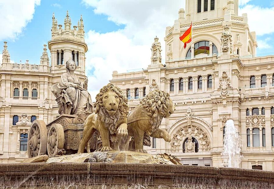 Madrid Must-see with Atardeder at the Debod Temple - Starting at Plaza de Isabel II and the Royal Theater