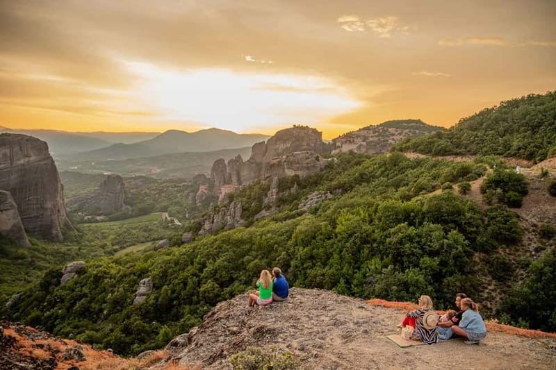 Meteora: Sunset Small Size Tour with Monasteries & Caves - Great Meteor and Varlaam: the grand views without the long visit