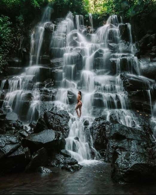 Monkey Forest, Kanto Lampo, Waterfall, Temple & Rice Terrace - Kanto Lampo Waterfall and the pleasure of getting close