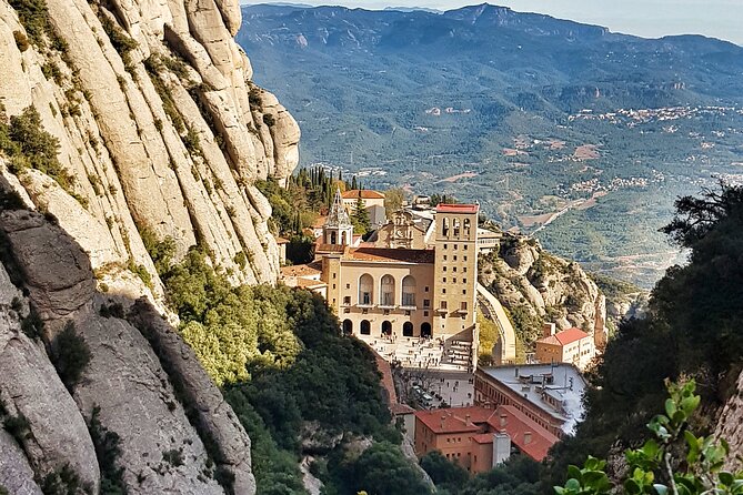 Montserrat Nature Experience, Monastery and Museum - What the guide adds to the day