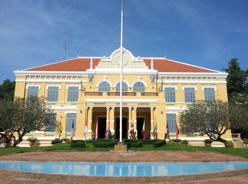 Morning Tuk tuk: City, Handicrafts, Killing field, Temples - Key points at a glance