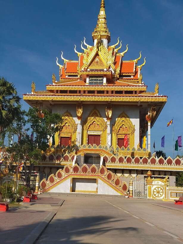 Morning Tuk tuk: City, Handicrafts, Killing field, Temples - Ek Phnom’s giant Buddha and older temple ruins