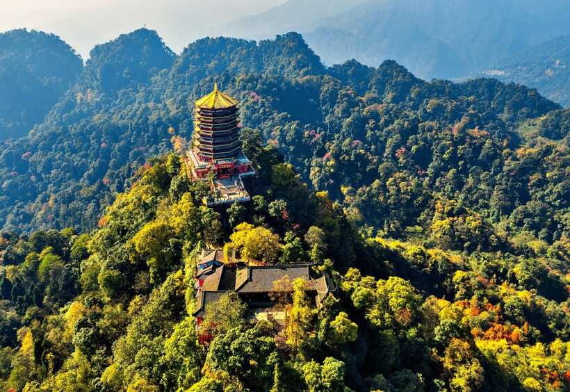 Mount Qingcheng Tour: Explore Serene and Sacred Taoist Site - Temples, Taoist culture, and quiet paths