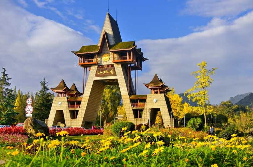 Mount Qingcheng Tour: Explore Serene and Sacred Taoist Site - Who will enjoy this outing most?