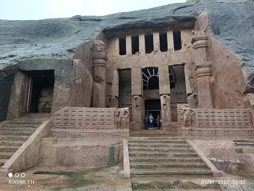 Mumbai: Buddhist Kanheri Caves with Golden Pagoda Temple - What you see inside the Buddhist caves