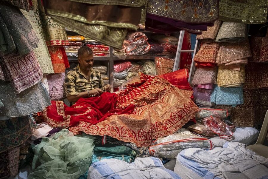 Mumbai: Local Markets & Temples Tour - Zaveri Bazaar and the older lanes