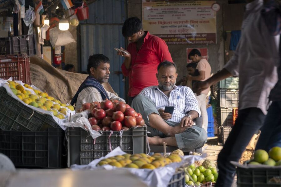 Mumbai: Local Markets & Temples Tour - What the guides add to a fast route