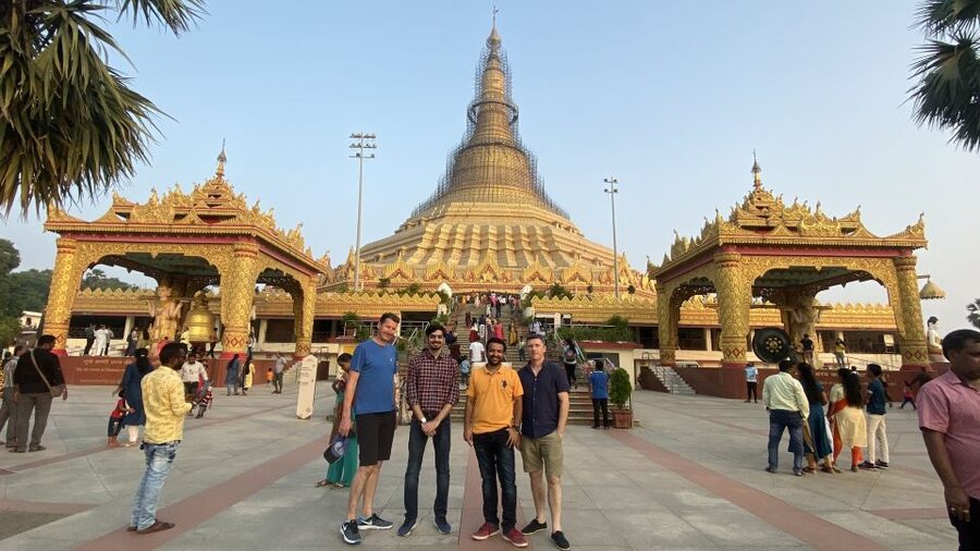 Mumbai: Private tour for Kanheri Caves and Golden Pagoda - The seven-meter Buddha and the inscriptions