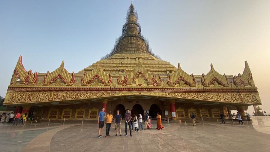 Mumbai: Private tour for Kanheri Caves and Golden Pagoda - Free time among the cave cells