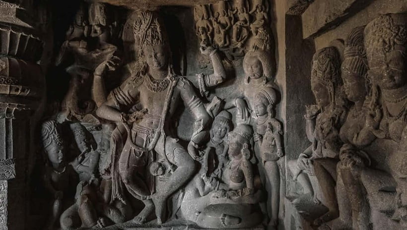 Mumbai: Same Day Tour of Ajanta & Ellora Cave's - The long road to Ajanta