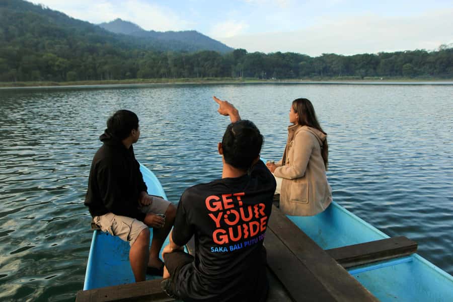 Munduk: Twin Lake Jungle Hike, Ulun Danu Temple, & Waterfall - Key points at a glance