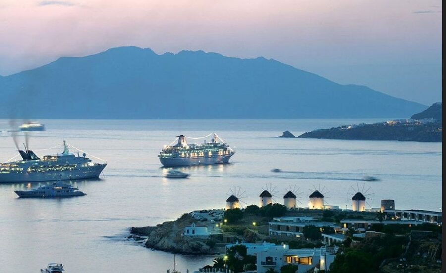 Mykonos: Highlights Tour with Panagia Tourliani Monastery - Mykonos Town, where the walking begins