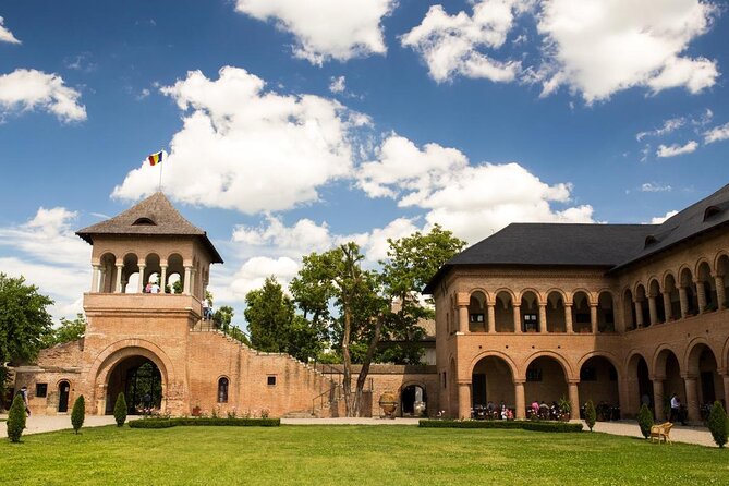 Mystical Monasteries, Dracula's Tomb and Mogosoaia Lake Palace - Private Tour - Why this half-day route works from Bucharest