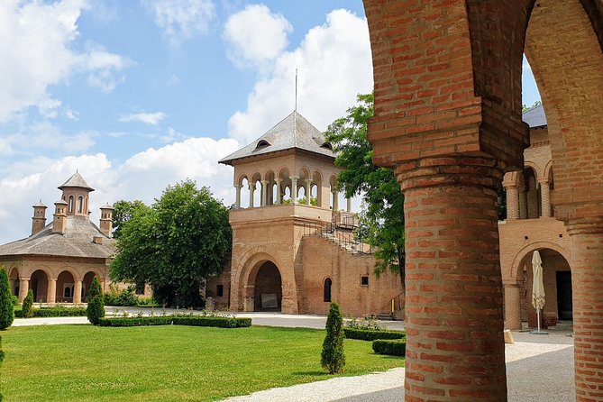 Mystical Monasteries, Dracula's Tomb and Mogosoaia Lake Palace - Private Tour - What the private vehicle adds