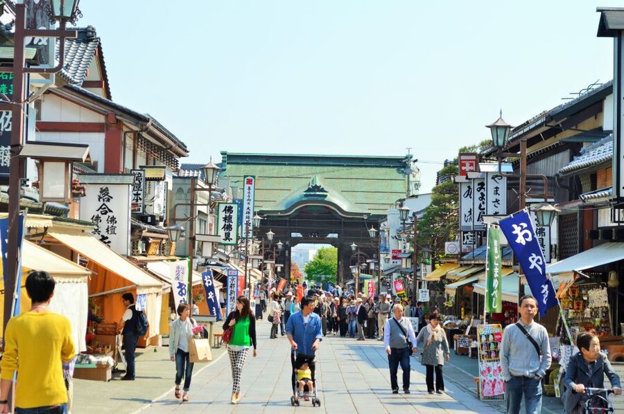 Nagano: Snow Monkeys, Zenkoji Temple & Sake Day Trip - How the timing feels across the day