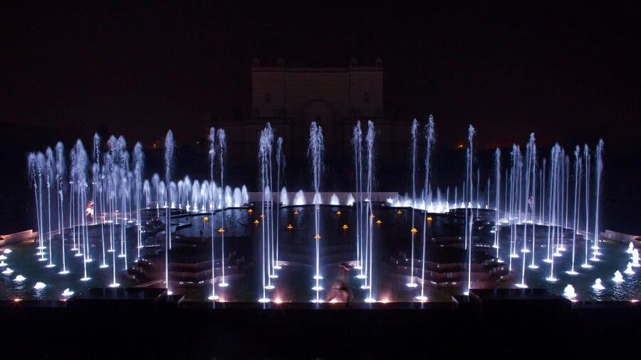 New Delhi: Akshardham Temple Tour with Water and Light Show - Private car transport through Delhi traffic