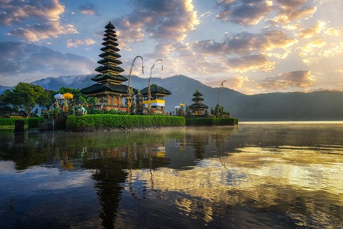North Bali: Sekumpul Waterfalls and Ulun Danu Temple Tour - Sekumpul’s steep trail and cold pools