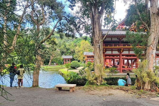 Oahu Circle Island Tour with Byodo-In Temple Admission - Byodo-In Temple offers the quietest pause