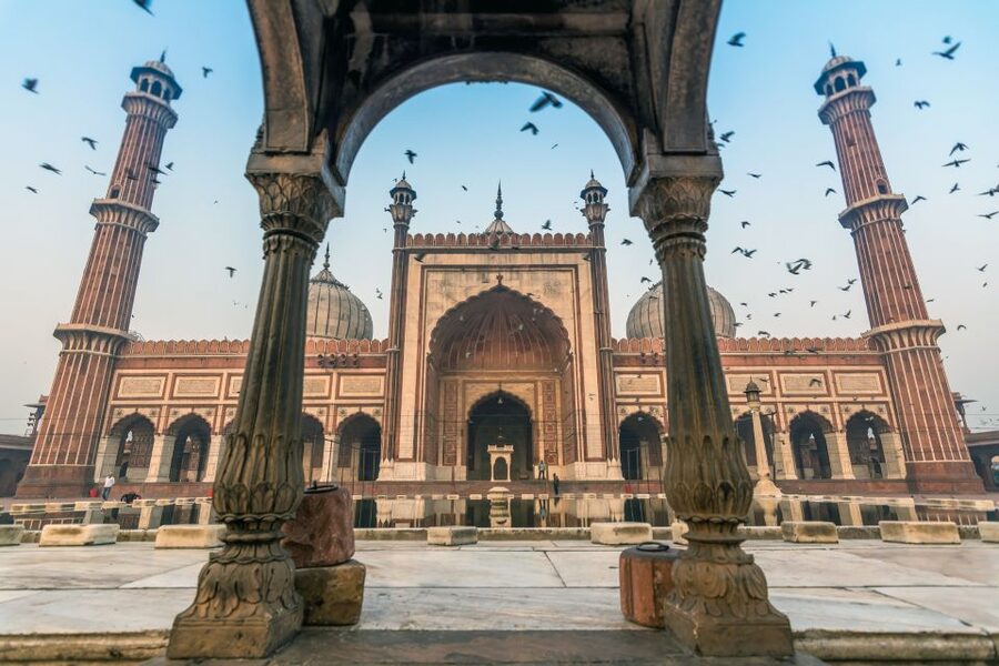 Old Delhi Temples and Spiritual Sites Private 6-Hour Tour - Bangla Sahib and the meaning of langar