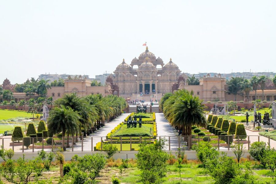 Old Delhi Temples and Spiritual Sites Private 6-Hour Tour - India Gate and the presidential district from the car