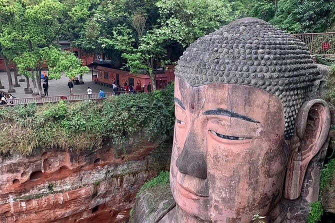 One Day Trip to Chengdu Panda Base and Leshan Buddha Tour - The long road from Chengdu to Leshan
