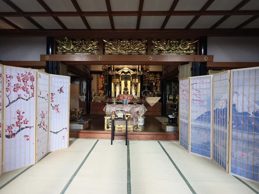 Osaka Temple :Warm Bamboo Oil Massage – Deep Restore〈60min〉 - A temple setting with a practical purpose