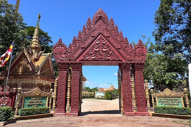 Oudong Mountain History and Pagoda Tour - A brief view of the Kampong Luong floating village