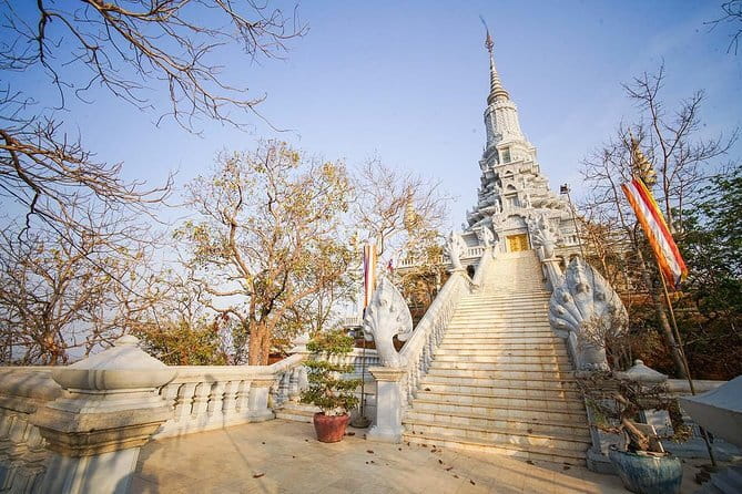 Oudong Temples & Phnom Prasith Private Tour from Phnom Penh - Phnom Praset, an eighth-century opening stop