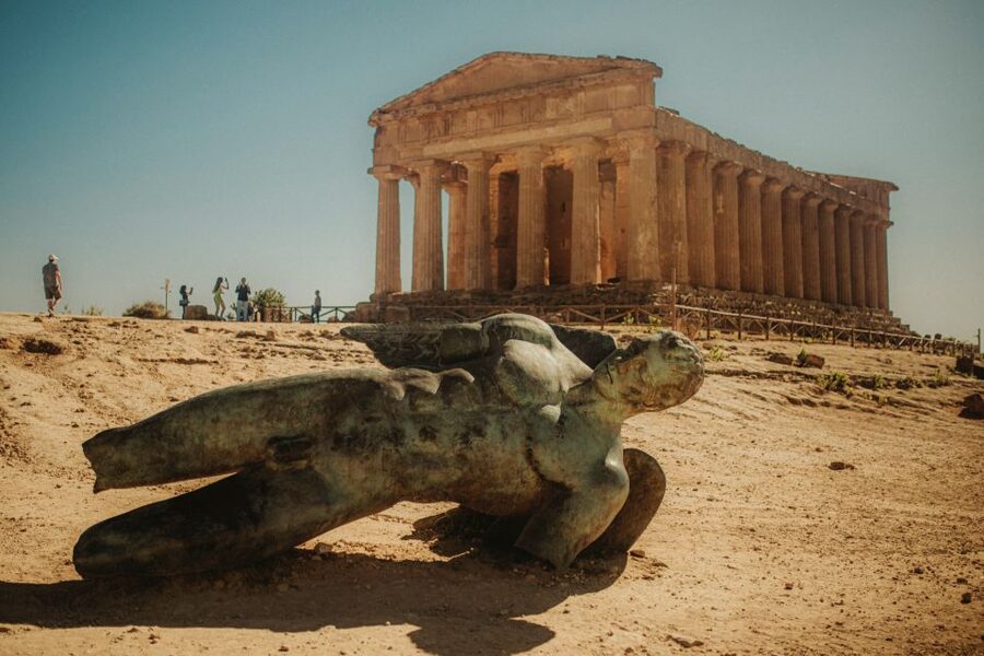 Palermo: Valley of the Temples and Scala dei Turchi Day Trip - The café stop for cannoli, coffee, and lunch