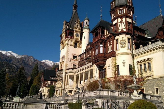 Peles Castle, Bran Castle, Rasnov Fortress and Sinaia Monastery Tour from Brasov - Bran Castle, the famous stop with a real queue