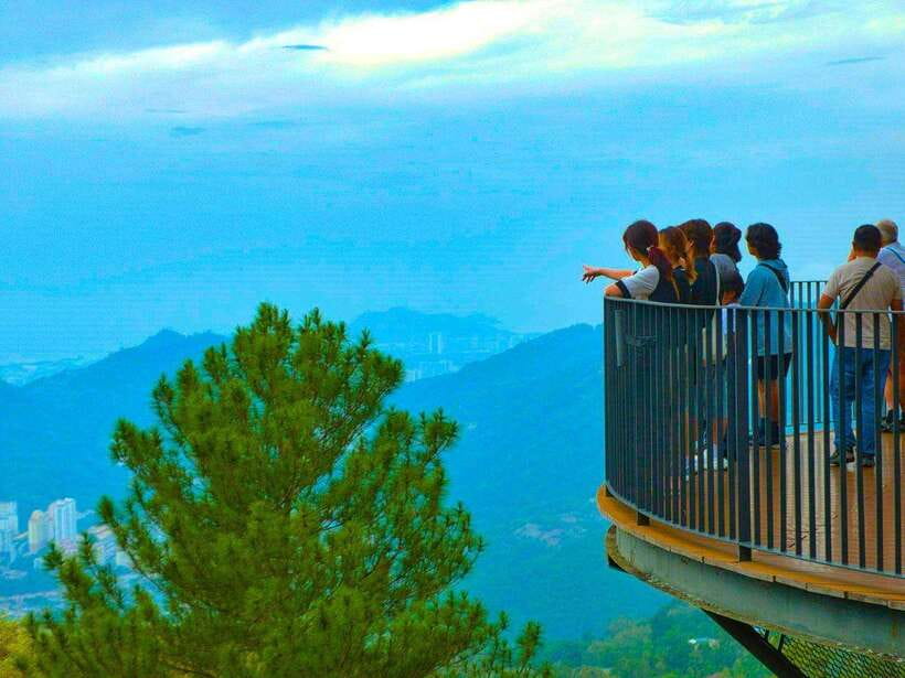 Penang: Kek Lok Si Temple and Penang Hill Guided Tour - Why this pairing works in four hours