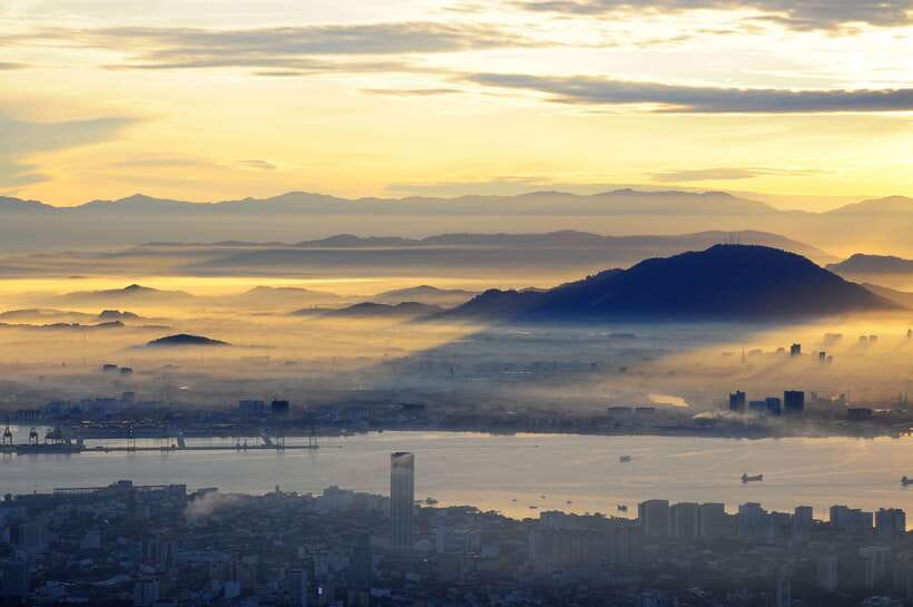 Penang: Kek Lok Si Temple and Penang Hill Guided Tour - What a guide adds inside the temple