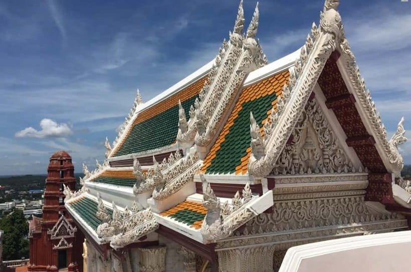 Petchaburi Temples & Royal Palace - small Join Group Tour - Wat Mahathat and Phetchaburi’s older religious style