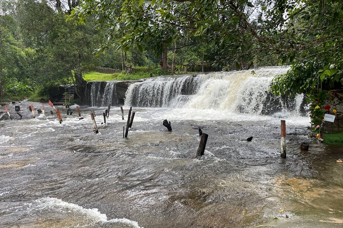 Phnom Kulen Waterfall and Banteay Srei Temple Tour from Siem Reap - The 1000 Lingas along the riverbed