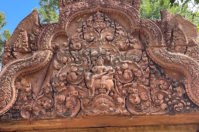 Phnom Kulen Waterfall and Banteay Srei Temple Tour from Siem Reap - A short stop in Preah Dak