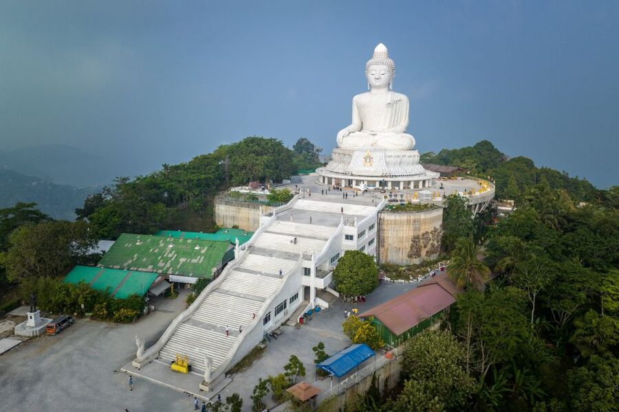 Phuket: Wat Chalong, Viewpoint, and Old Town Guided Tour - The cashew stop: useful, tasty, and not for everyone