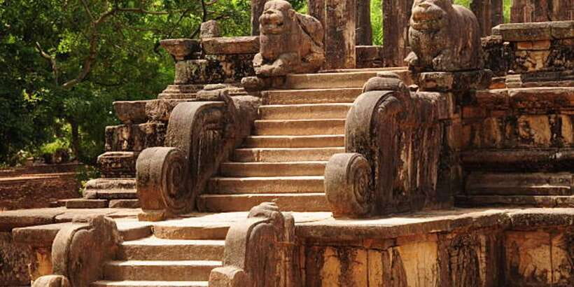 Polonnaruwa Day Tour With Minneriya NP Elephant Safari - Polonnaruwa’s royal stonework and sacred sites