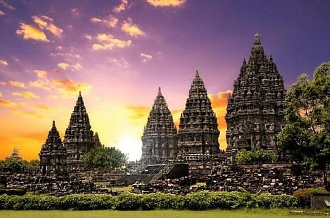 Prambanan Sunset and Ramayana Ballet with Dinner - Private transport and the people behind the tour
