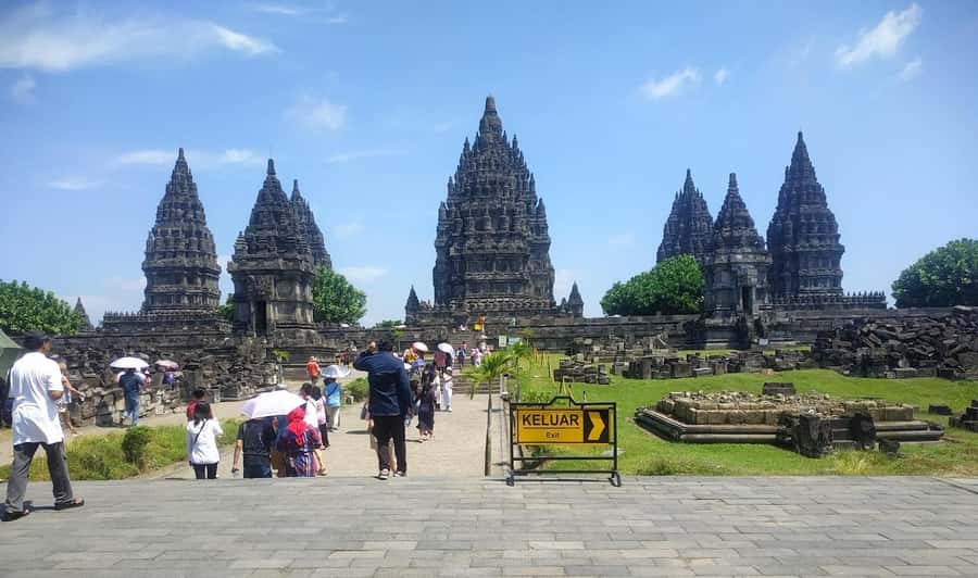 Prambanan Temple Afternoon Tour - Two hours among Prambanan’s stone towers