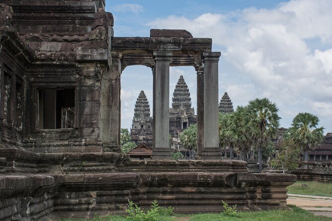 Private Angkor Wat Temple Tour - Bayon and its famous smiling faces