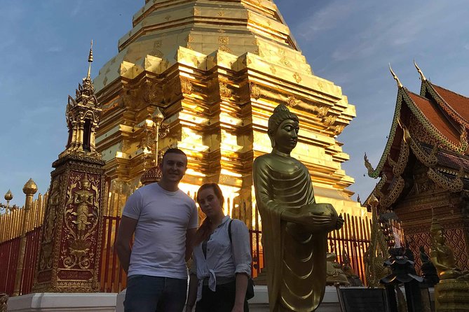 Private Chiang Mai Temple Tour with Doi Suthep and Wat Umong - Lunch is included, with a local restaurant stop