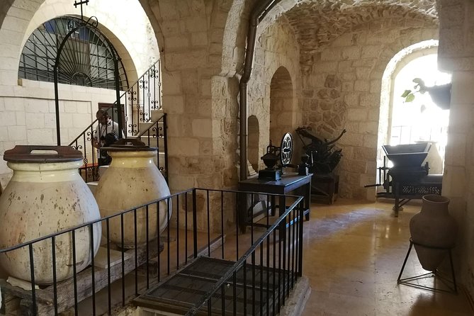 Private Day Tour: St. George's Monastery, Wadi Qelt, Mar Saba, and Bethlehem - Shepherd’s Field and a falafel lunch in Beit Sahour
