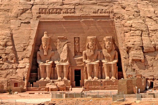 Private Day Tour to Abu Simbel Temples from Aswan - Choosing between a guide and independent exploring