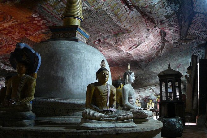 Private Day Trip to Sigiriya & Dambulla from Kandy – Aaliya Tours - The early temple stop at Sri Muthumari Amman Kovil