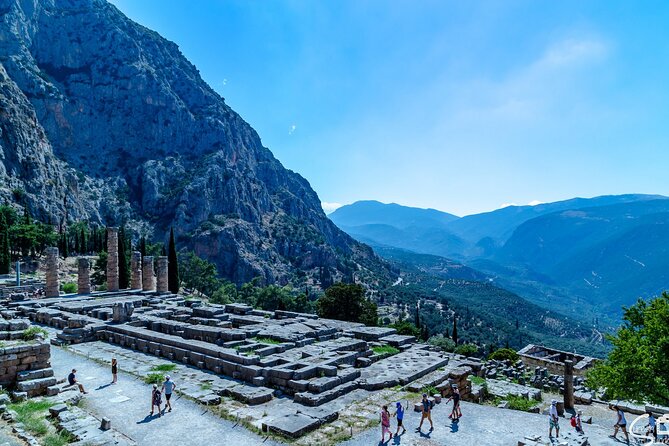 Private Delphi and Hosios Loukas Monastery - Great Lunch and Drinks Included - The museum puts faces to the stones