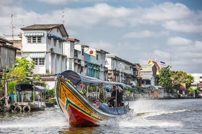 Private Grand Palace and Temple of Emerald Buddha & All Bangkok Highlights - Wat Traimit and the Golden Buddha at Yaowarat Road