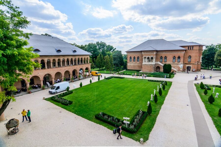 Private Half Day Trip to Snagov Monastery & Mogosoaia - Who will enjoy this half-day trip?