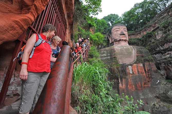 Private Leshan Giant Buddha and Local Food Tasting Trip - Crowds, holidays, and the day’s real timing
