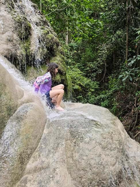 Private : Sticky Waterfall & Secret Temple & Karen Village. - Lunch that keeps the day local