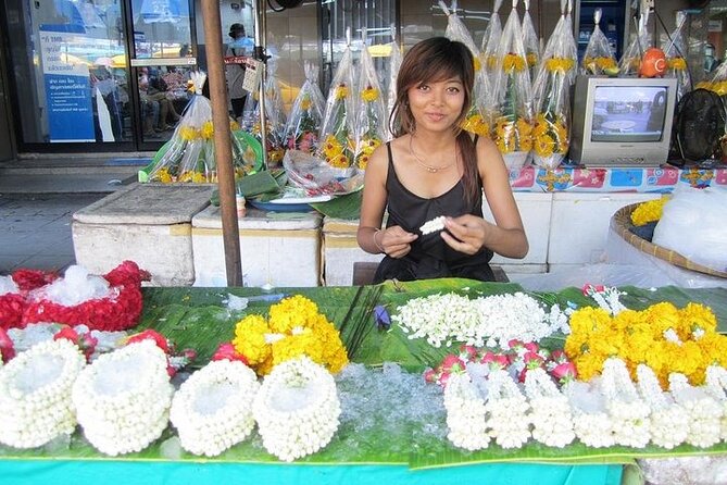 Private Three Temples Bangkok City Tour - Chinatown, Little India, and the flower market by vehicle